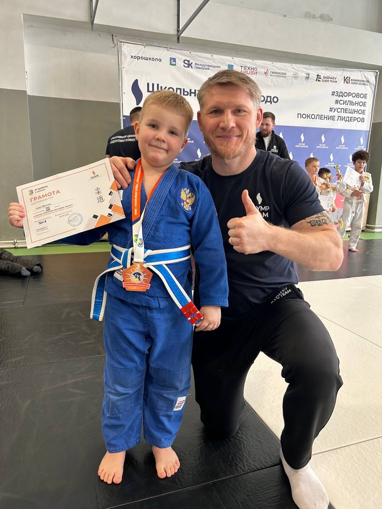 Тренер с учеником-призёром