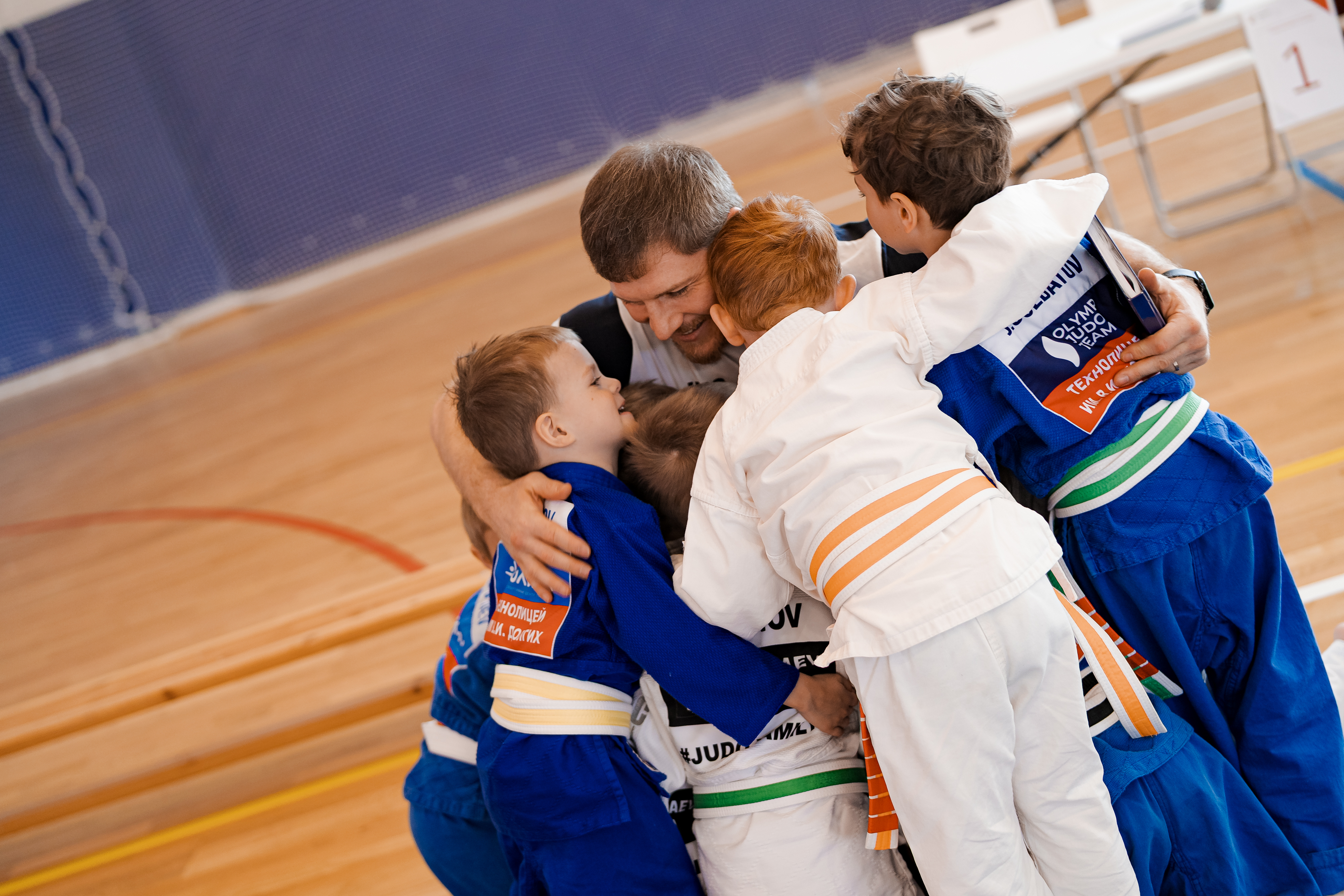 Тренер с учениками